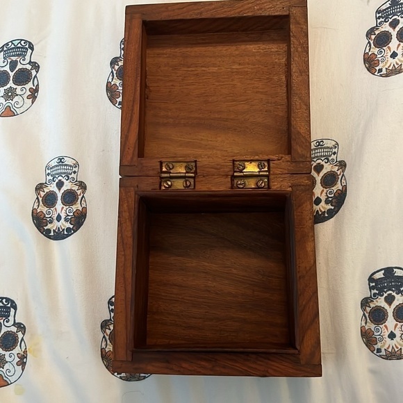 Trinket Jewelry Box Mahogany Wood w Brass Floral Vine Inlay India - Picture 4 of 6